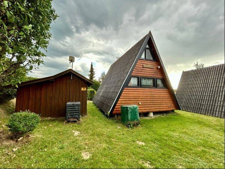 Immobilie in Waldkirchen - Charmantes Nurdachhaus am Erlauzwieselersee in 94065 Waldkirchen - Bild 2