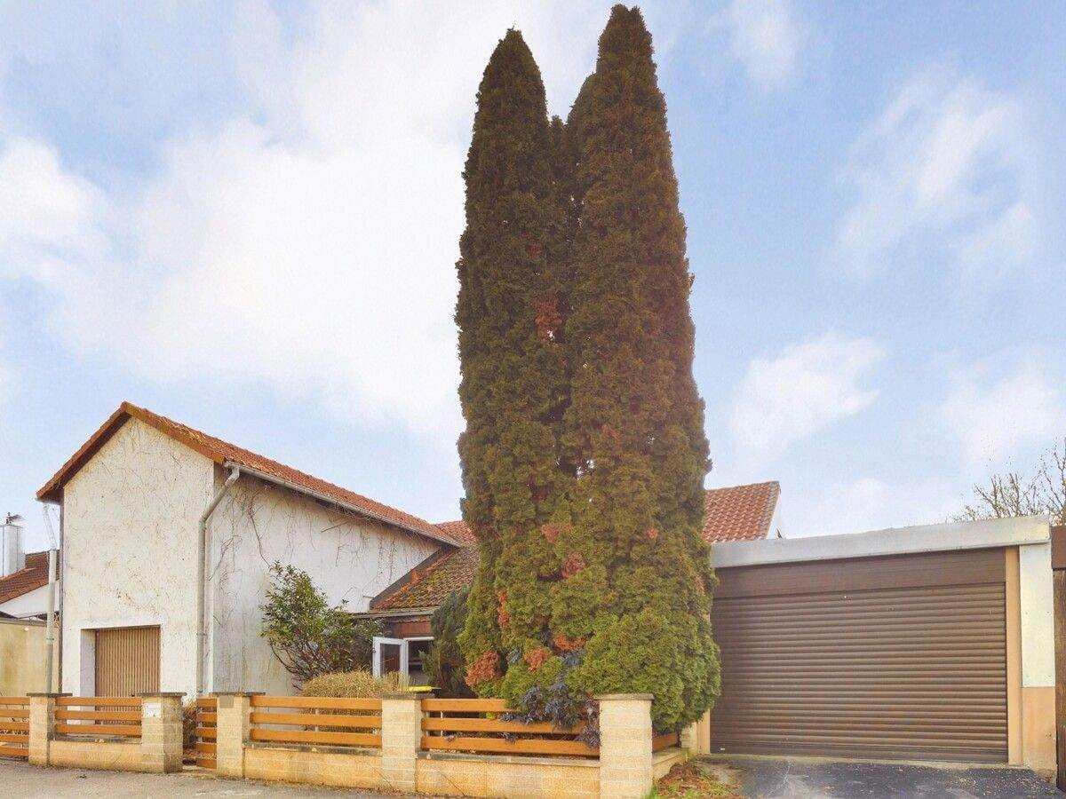 Immobilie in Bad Windsheim - Ideal für die große Familie mit handwerklichem Geschick - Einfamilienhaus in Bad Windsheim - Bild 2