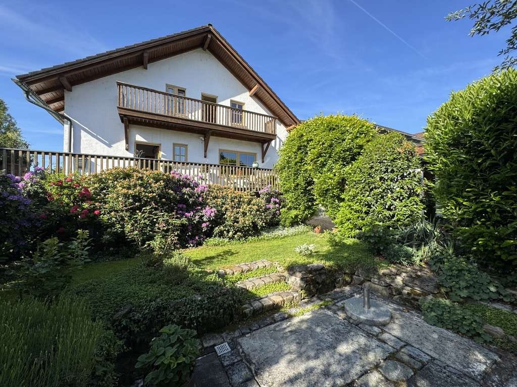 Immobilie in Offenberg - Zentrales Einfamilienhaus mit viel Platz und Gartenparadies - Bild 1