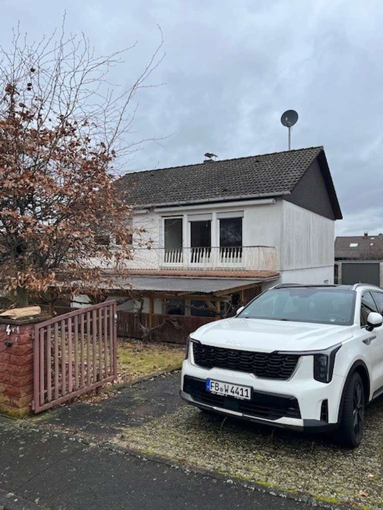 Immobilie in Glauburg - Freistehendes Einfamilienhaus mit Garagen - Bild 0