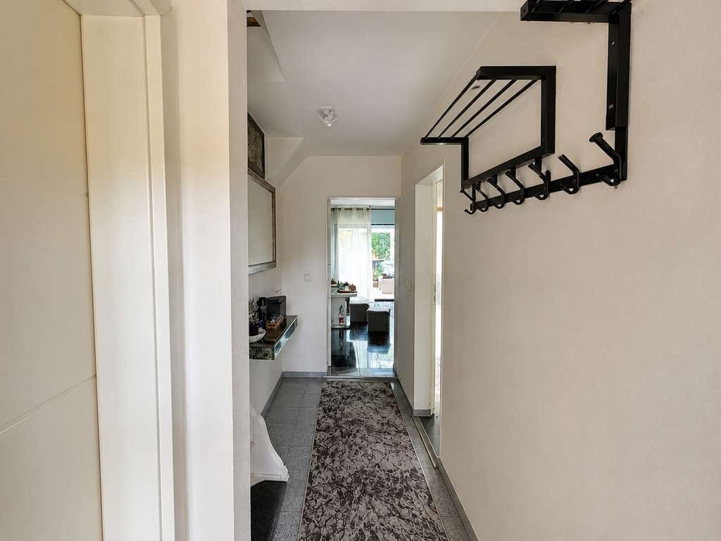 Immobilie in Allersberg - Gepflegtes Reihenmittelhaus mit großzügigem Platzangebot, Wintergarten und familienfreundlicher Raum - Bild 1