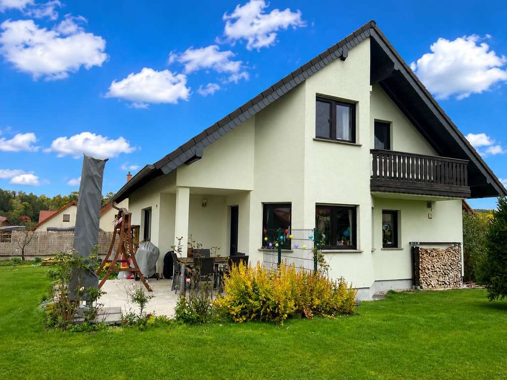 Immobilie in Lehesten - Familienidyll mit viel Platz & Homeofficeoption in ländlicher Umgebung von Jena - Bild 1