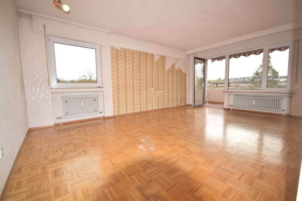 Immobilie in Remseck am Neckar - HOCH OBEN***Helle 3-Zi.-Whg. mit Balkon, Aufzug und TG-Platz - Bild 1