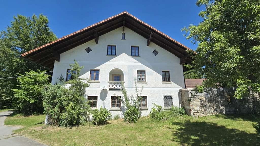 Immobilie in Jandelsbrunn - DREISEIT-MÜHLENHOFSTELLE 
MIT HOLZBLOCKBAUERNHAUS UND 
E-WASSERKRAFTWERK MIT BACHLAUF
 - Bild 2