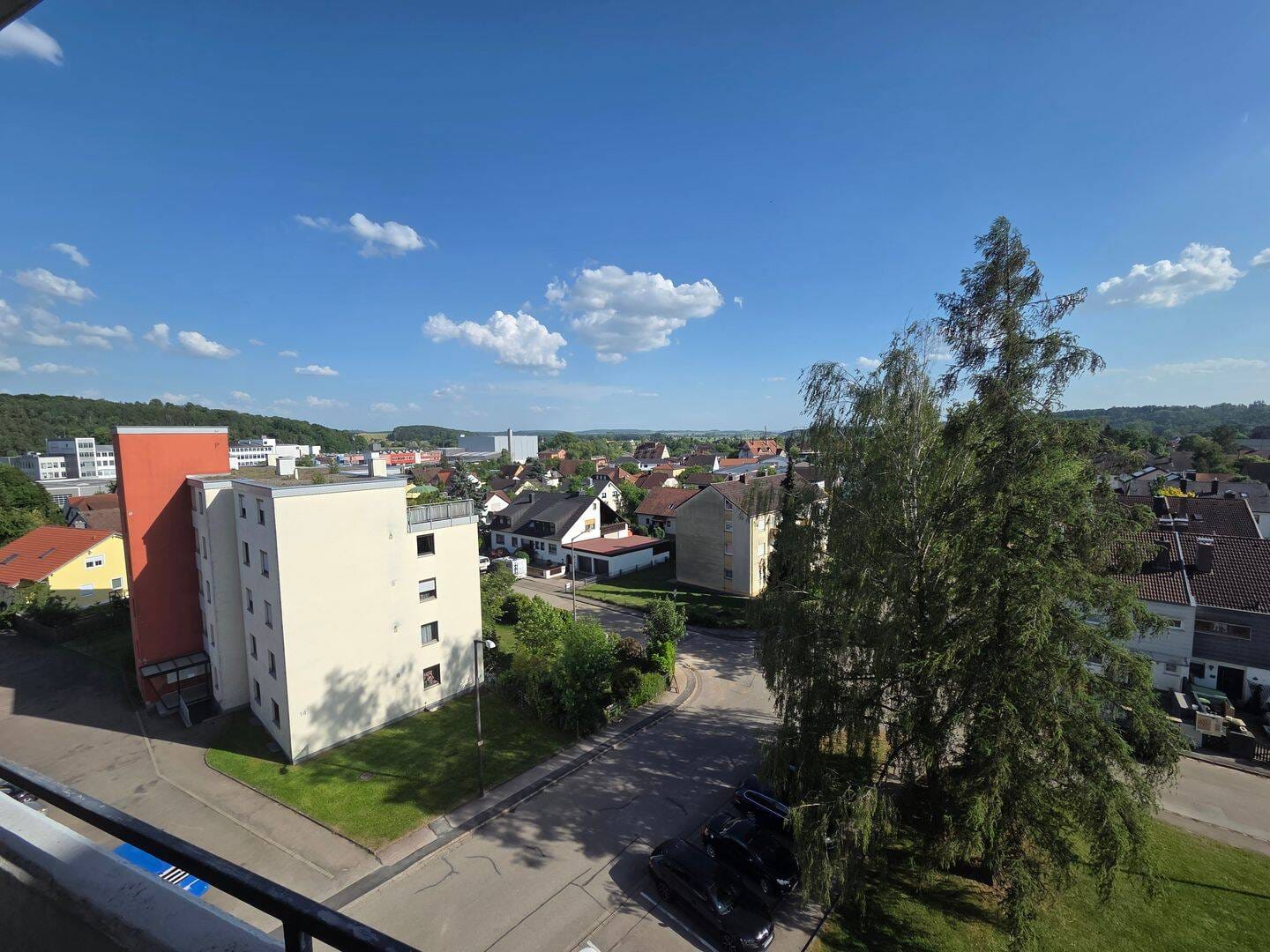 Immobilie in Wassertrüdingen - Attraktive 3-Zimmer-Eigentumswohnung mit großzügiger Loggia und beeindruckendem Fernblick - Bild 1