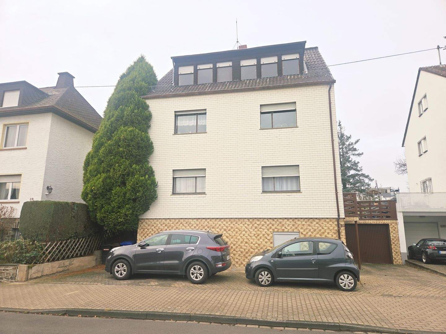 Immobilie in Koblenz - Zwei Wohnungen in begehrter Lage mit großer Terrasse und Garage - Bild 0