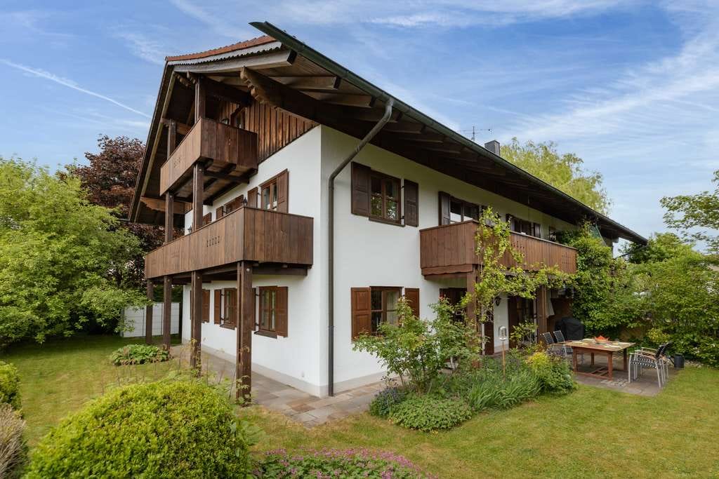 Immobilie in Oberhaching - Das Naturpanorama mit unverbaubarem Weitblick - Charmantes Landhaus in sehr guter Lage Oberhaching! - Bild 0