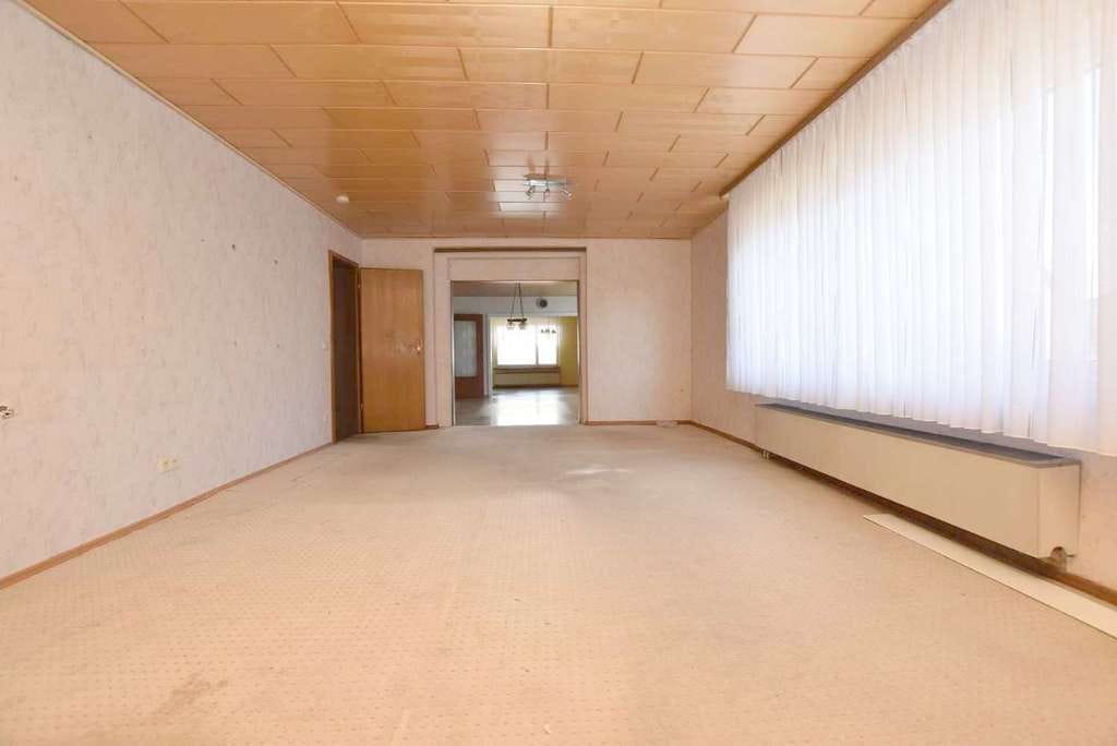 Immobilie in Peine - Großes, freistehendes Einfamilienhaus mit viel Platz, Vollkeller + Garage... - Bild 2