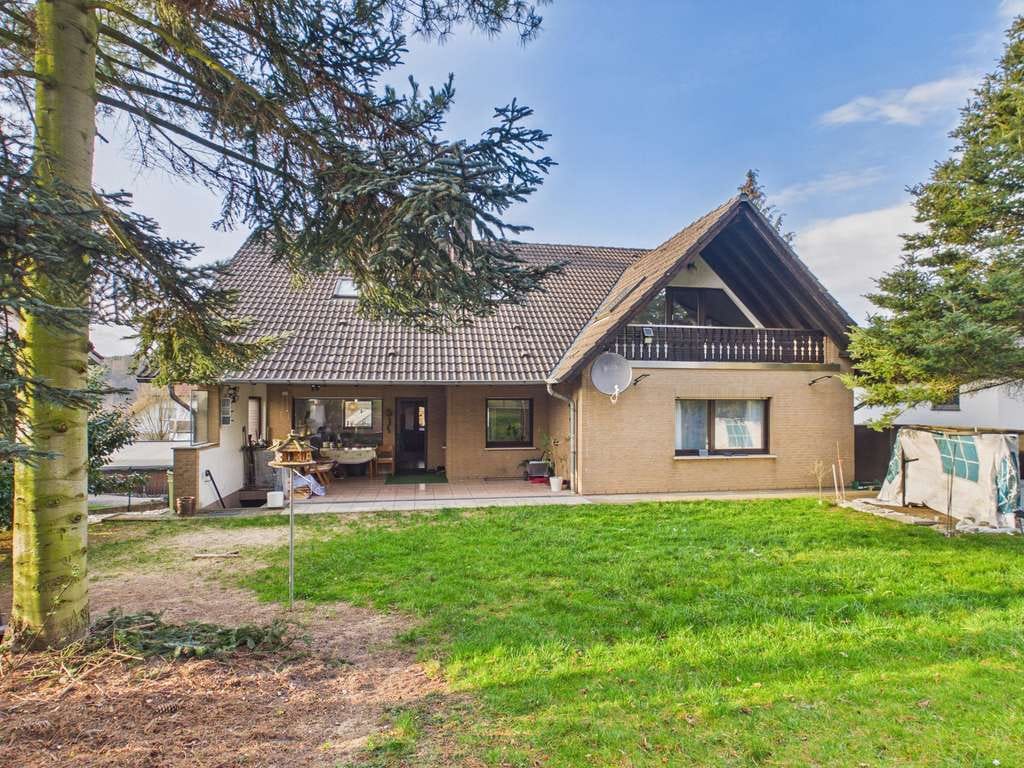 Immobilie in Atzelgift - Idyllisches Wohnen mit großem Grundstück! Zweifamilienhaus in Atzelgift
 - Bild 1