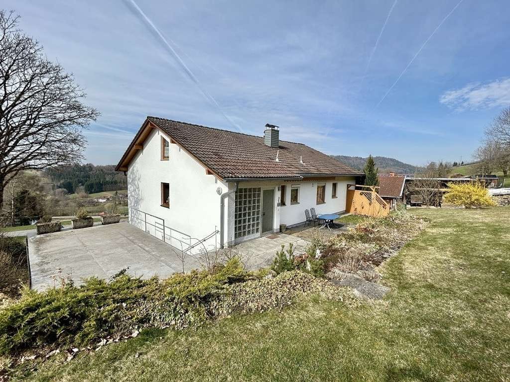 Immobilie in Waldkirchen - Einfamilienhaus mit Einliegerwohnung Nähe 94065 Waldkirchen - Bild 2