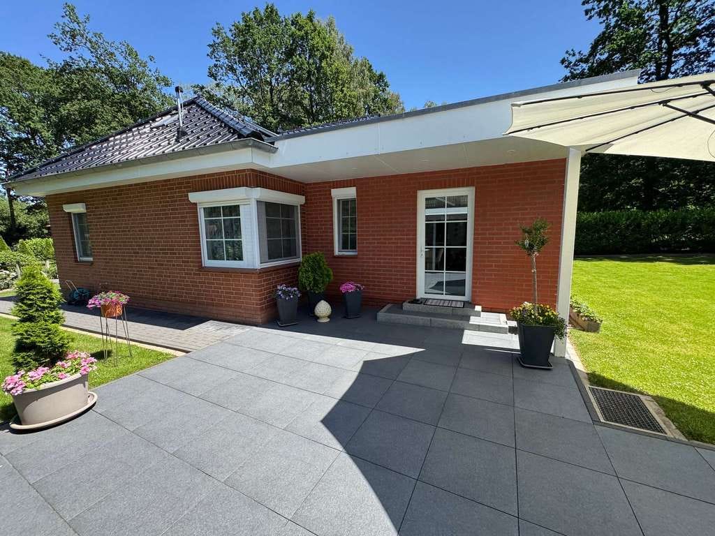 Immobilie in Wenzendorf - Luxuriös eingerichtes Haus-Wohnen auf einer Ebene- in Wenzendorf- 36 Km. von Hamburger Innenstadt - Bild 0