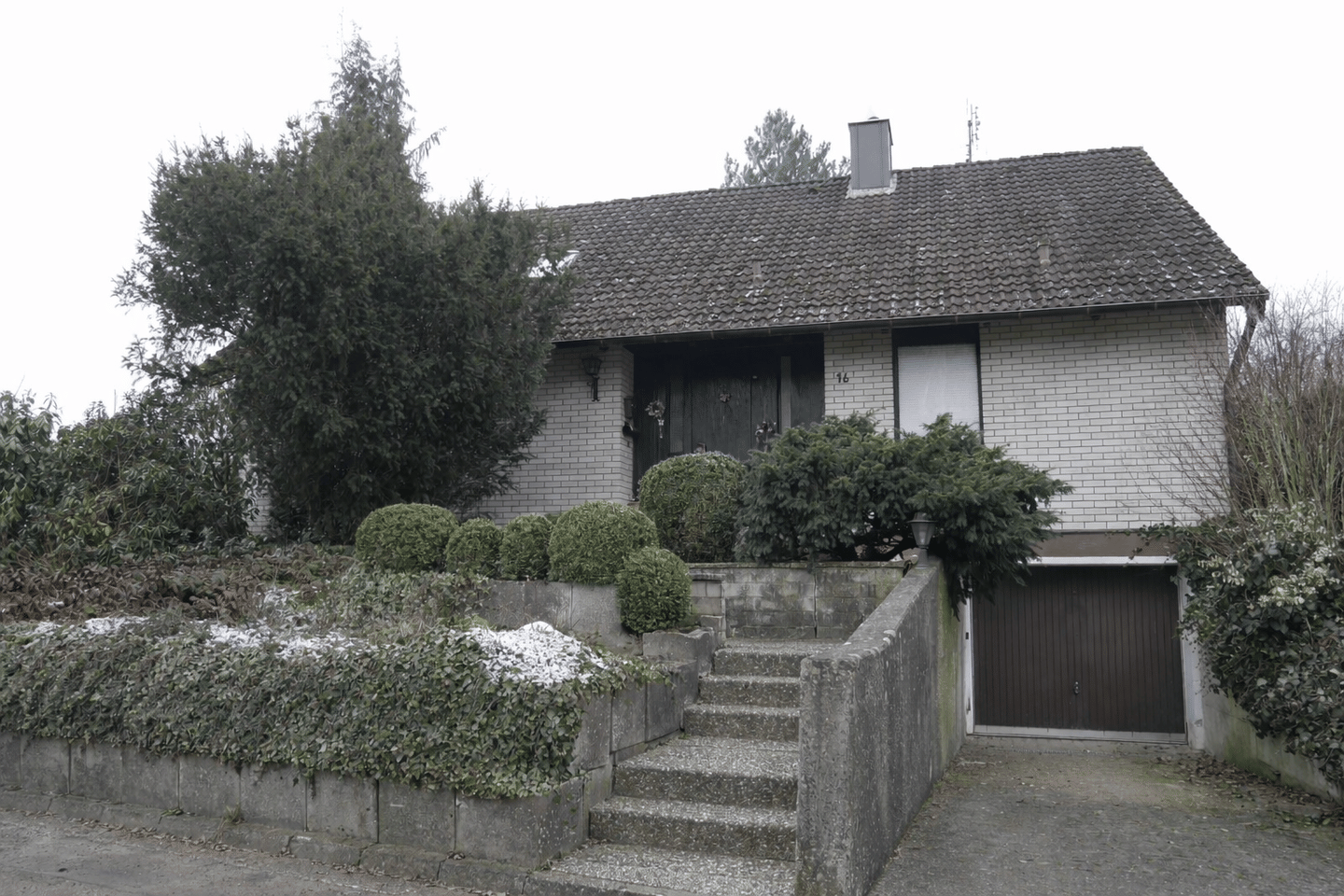 Immobilie in Schnelldorf - Freistehendes EFH in Schnelldorf (Mfr.) mit großem Garten - Bild 0