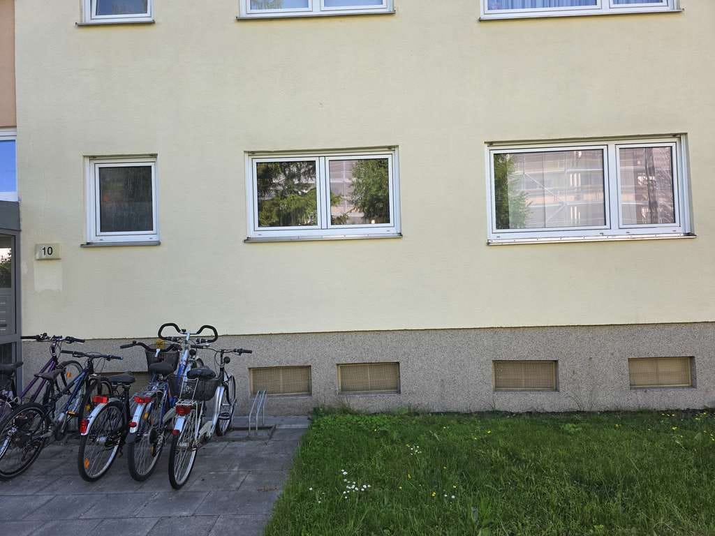 Immobilie in Wolfratshausen - Großzügige 2-Zimmer-Wohnung in Wolfratshausen Waldram - nur 2 Gehminuten zur Isar! - Bild 1