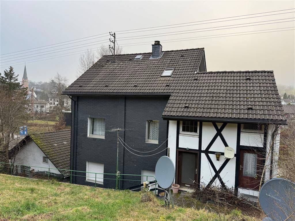 Immobilie in Kirchhundem - Renovierungsbedürftiges Zwei-Familienhaus in Welschen Ennest! - Bild 2