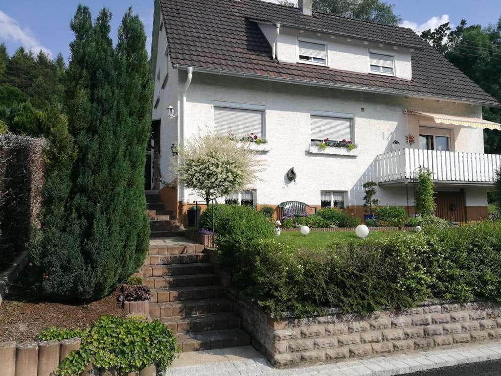 Immobilie in Fridingen an der Donau - Wohnen mit Charakter: Großzügiges Einfamilienhaus in Fridingen - Bild 2