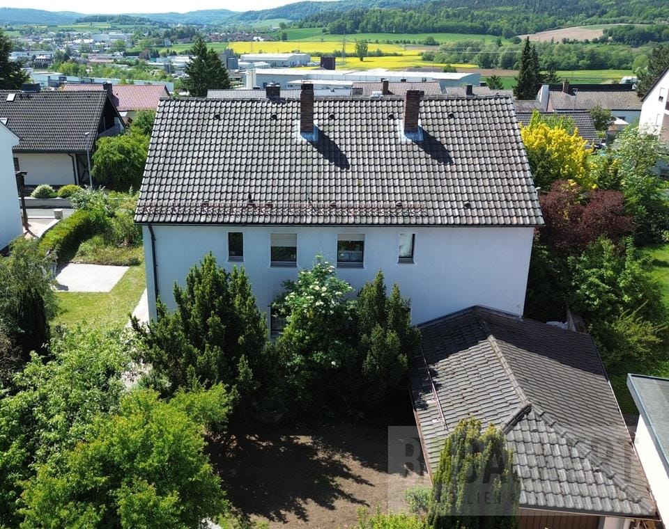 Immobilie in Burgkunstadt - Großes Zweifamilienhaus sowie ein Baugrundstück für ein Mehrfamilienhaus als Zugabe! - Bild 0