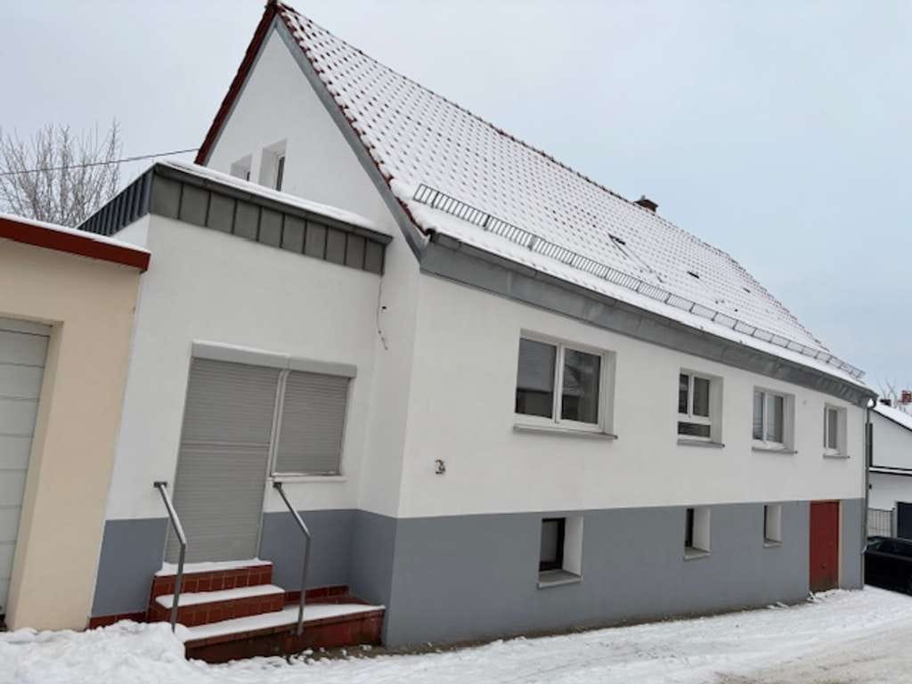 Immobilie in Hermersberg - Großzügiges Einfamilienhaus mit 7 Zimmern und Garage in ruhiger Wohnlage - Bild 1