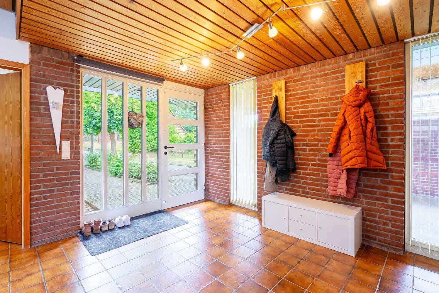 Immobilie in Bergenhusen - Kurze Wege für die Kleinen, großzügiger Raum für die Großen - Familienhaus mit Kamin und offen gestaltetem Wohnbereich - Bild 3