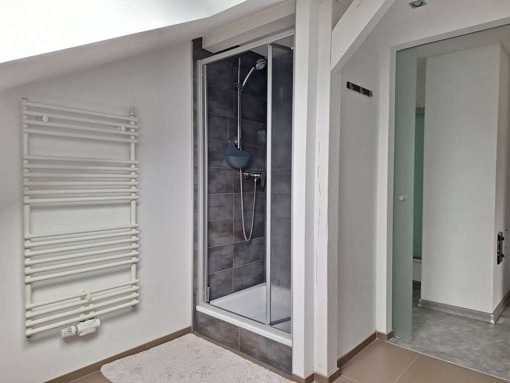 Immobilie in Regenstauf - Bezugsfreie 3-Zimmer-Dachgeschosswohnung mit Gartenanteil in 4-Familienhaus - Bild 3