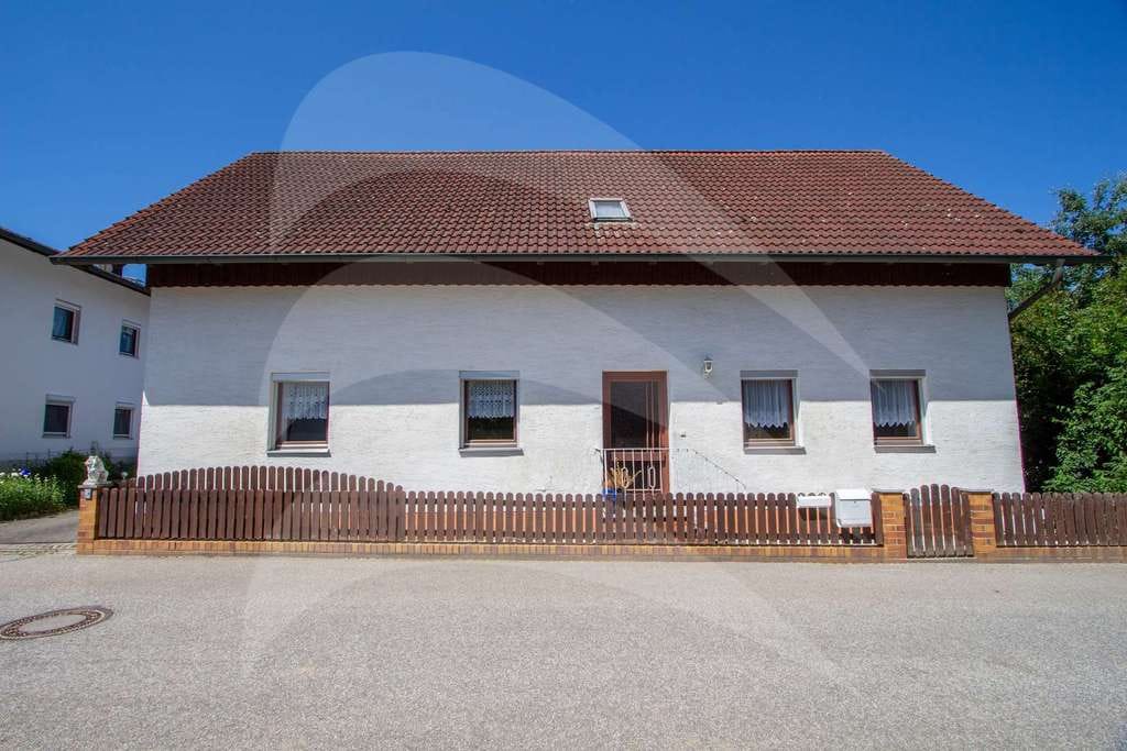 Immobilie in Mallersdorf-Pfaffenberg - Freistehendes Einfamilienhaus mit Entwicklungspotenzial - Bild 1