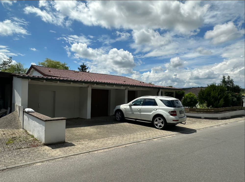 Immobilie in Buchen (Odenwald) - GLOBAL INVEST SINSHEIM | Tolles Ein- oder Zweifamilienhaus mit 3 Garagen und über 1.000m² gr. Grundstück - Bild 2