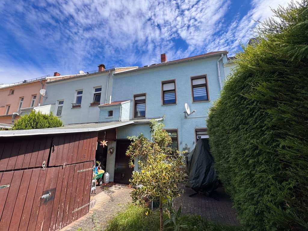 Immobilie in Pausa-Mühltroff - 88,9 m² Wohnfläche voller Charakter – Reihenhaus mit Garten in Pausa - Bild 1