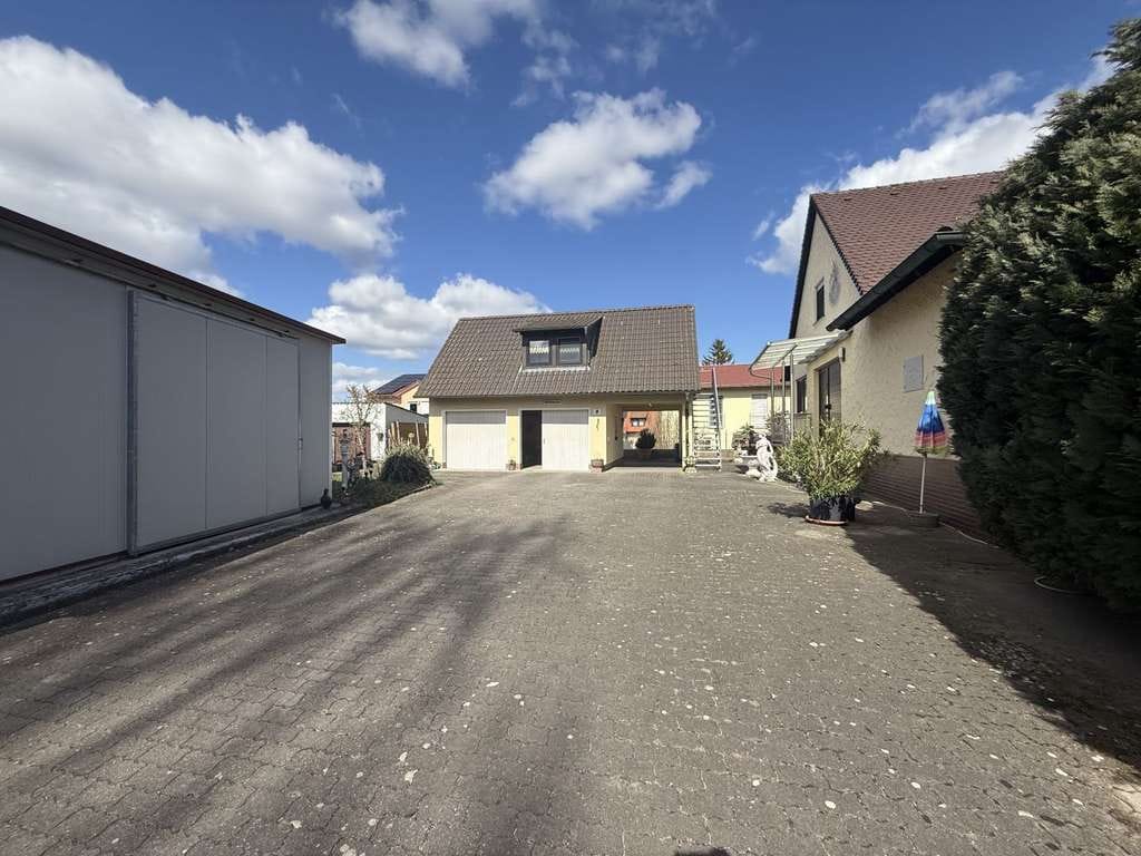 Immobilie in Büchenbach - Großzügiges Einfamilienhaus mit Pool und großen Garten - Bild 4