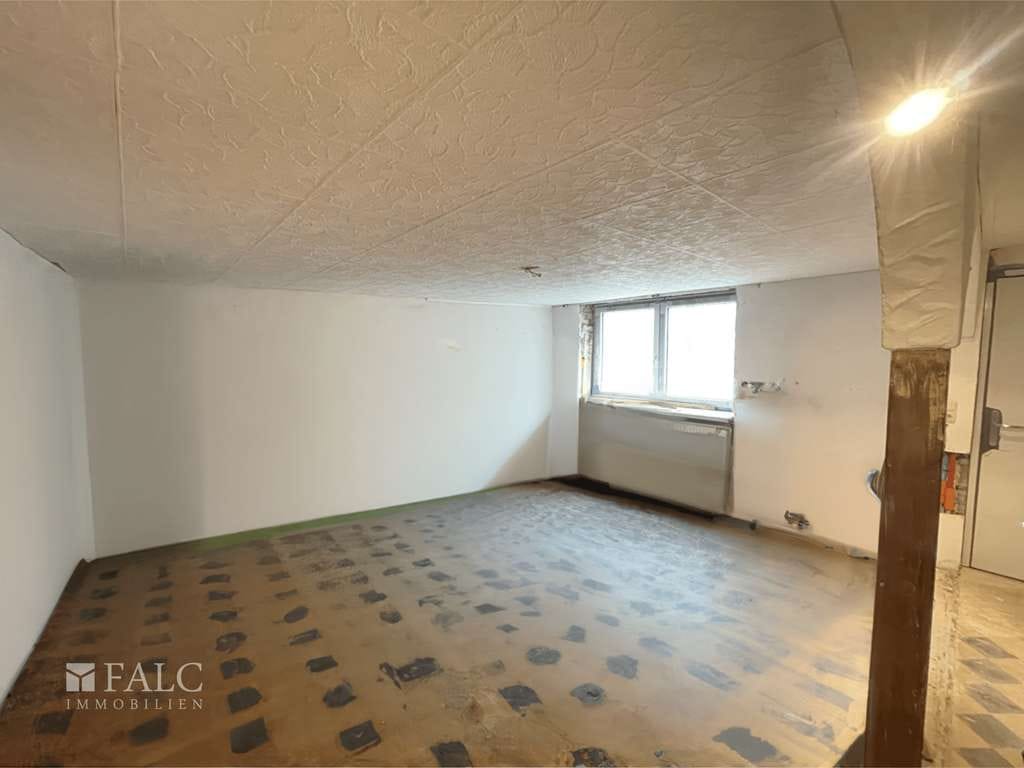 Immobilie in Rehlingen-Siersburg - Idyllisches Landhaus mit Scheune, Garage & Brunnen – Entwicklungspotenzial! - Bild 1