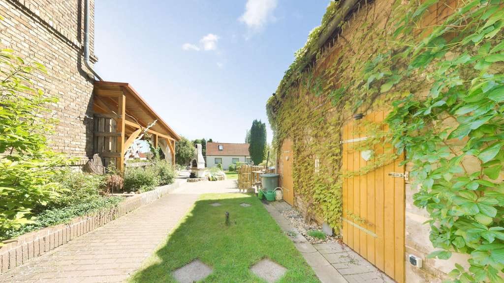 Immobilie in Teutschenthal - Einzigartiges Gebäudeensemble mit Gästehaus&Pool
 - Bild 2