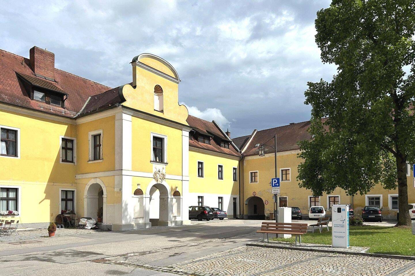 Immobilie in Bogen - Historisches Reihenhaus in unmittelbarer Nähe des Klosters Oberalteich bei Bogen - Bild 0