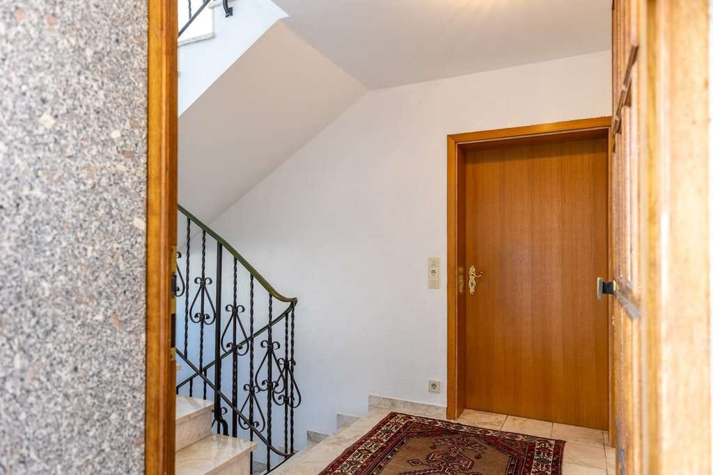Immobilie in Großaitingen - Großzügiges Zweifamilienhaus mit Ausbaureserve auf sonnigem Traumgrundstück in Großaitingen - Bild 3