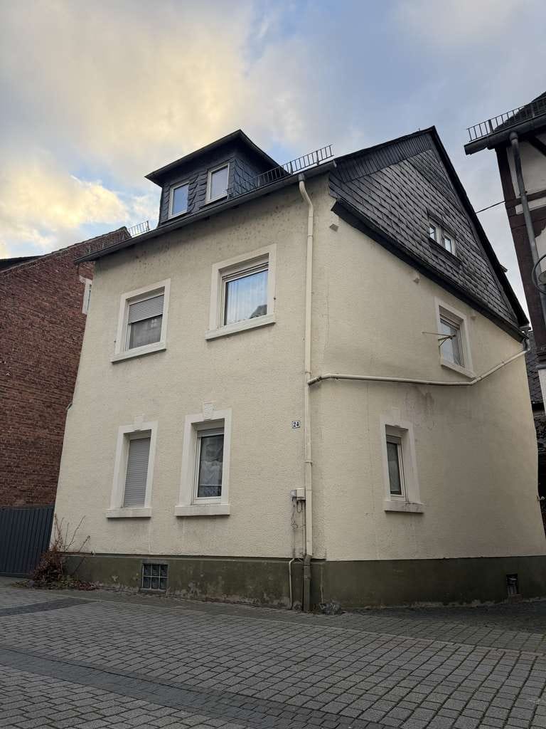 Immobilie in Villmar - Vollunterkellertes Einfamilienhaus mit Scheune in Villmar - Bild 0