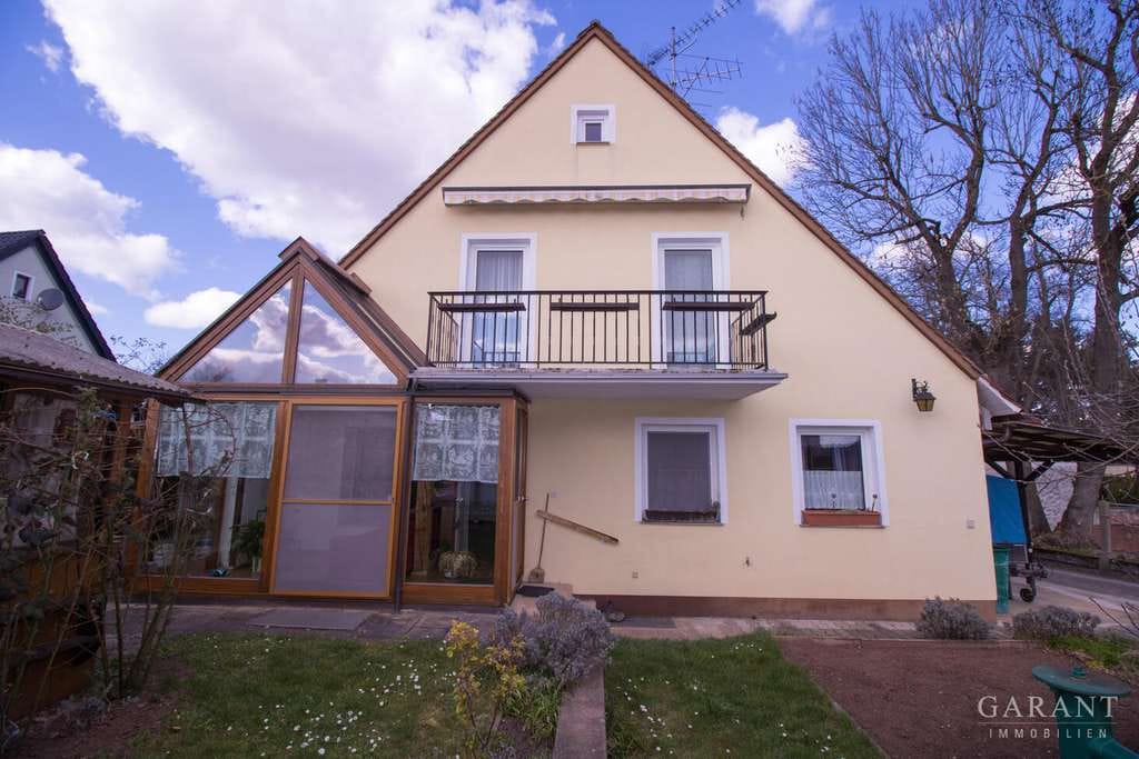 Immobilie in Herzogenaurach - Platz für Viele(s)..., gepflegtes, familienfreundliches Haus in absoluter Bestlage - Bild 0