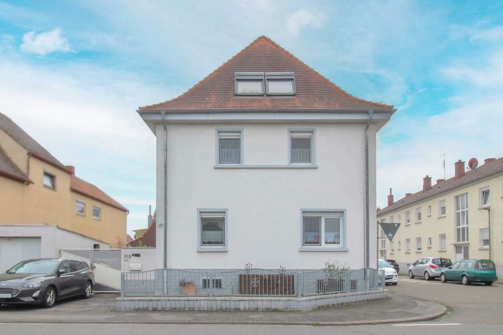 Immobilie in Haßloch - Greifen Sie zu! Gepflegtes Einfamilienhaus samt Garten, Garage und 2 Freistellplätzen in Haßloch - Bild 0