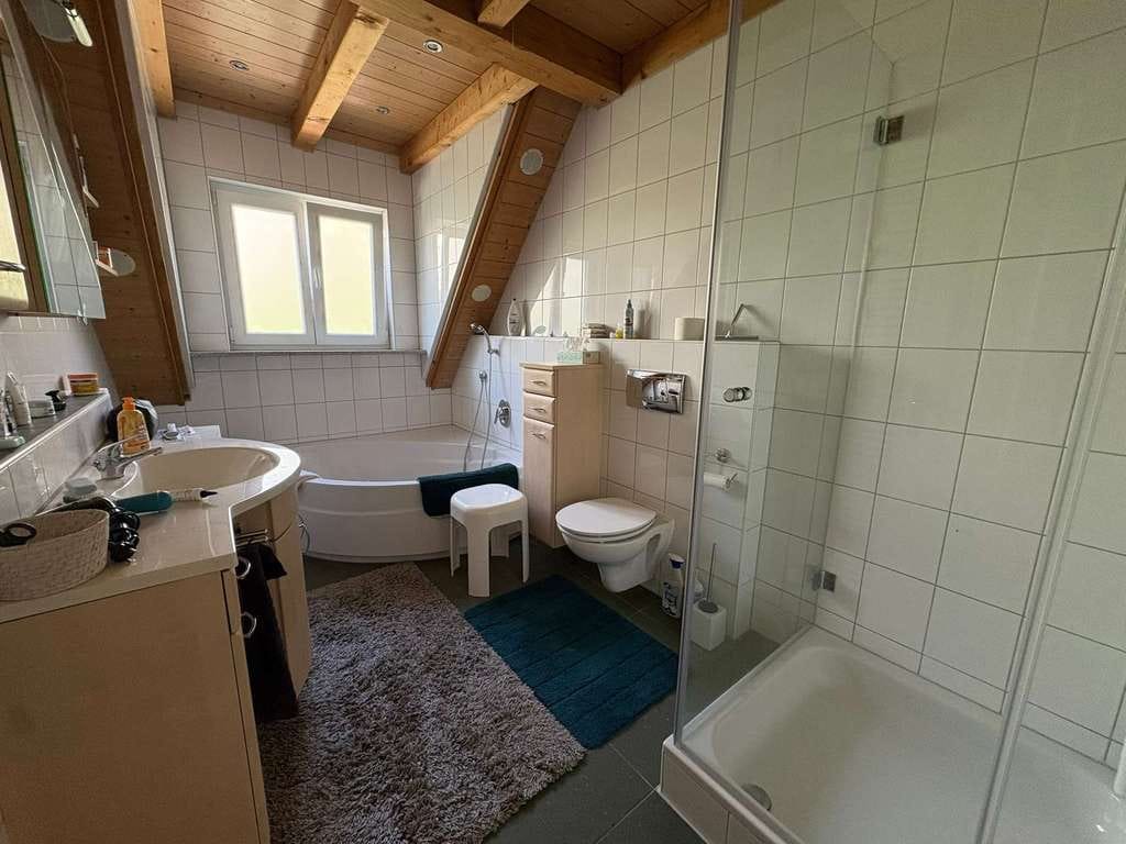 Immobilie in Wiesenttal - Hochwertiges Einfamilienhaus mit Atelier, Garagengebäude und angrenzender Naturfläche - Bild 4