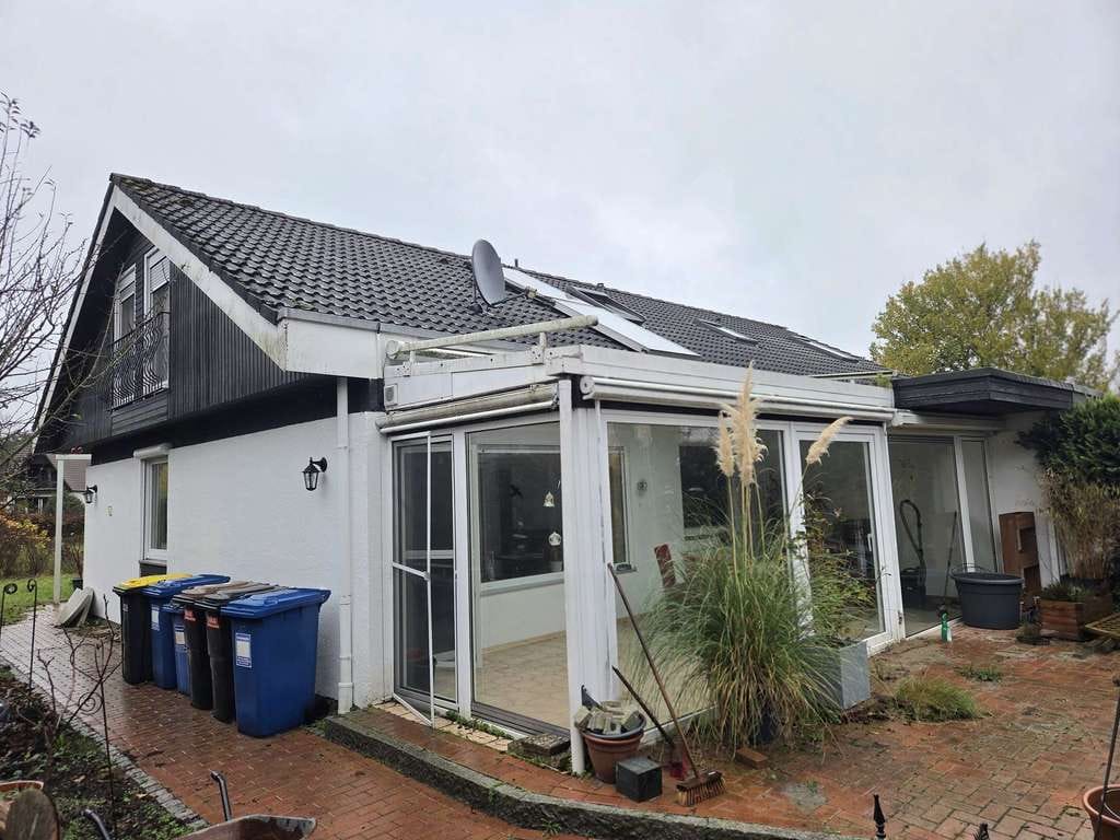 Immobilie in Bad Bevensen - Modernisierte Doppelhaushälfte in Kantors Garten mit Wintergarten und Garage - Bild 1