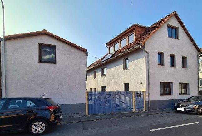 Immobilie in Rödermark - Für Individualisten! Wohnen und Arbeiten unter einem Dach: Saniertes 2-Fam.-Haus mit Nebengebäude u. großem Grundstück  - Bild 1
