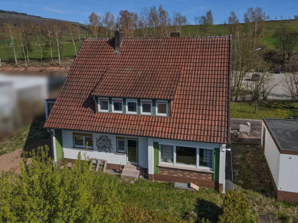 Immobilie in Tann - Teilsaniertes Wohnhaus mit Weitblick in Tann-Wendershausen - Bild 2