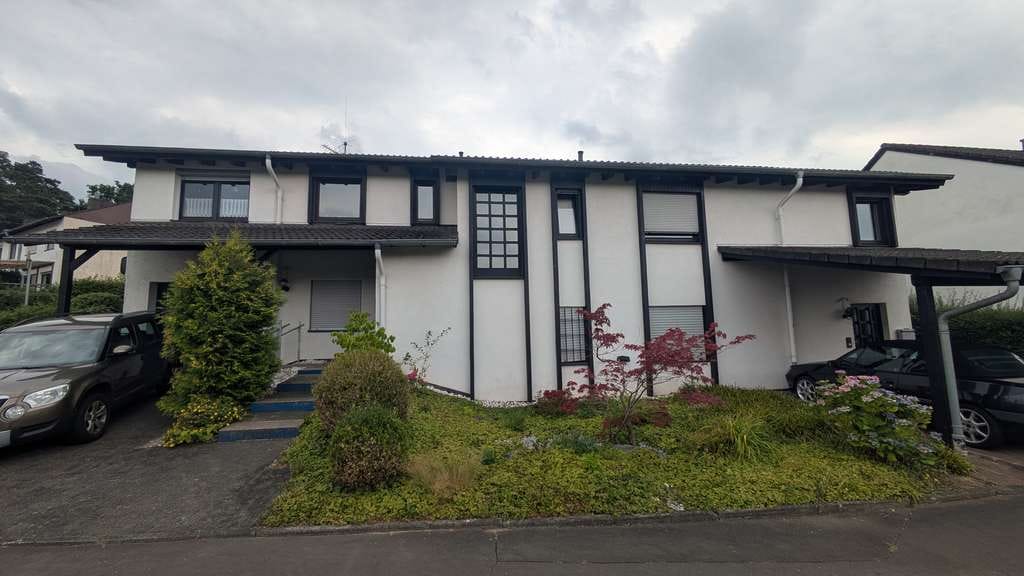 Immobilie in Marburg - Vielseitiges Einfamilienhaus mit zwei Einliegerwohnungen in Marburg-Wehrda - Bild 1