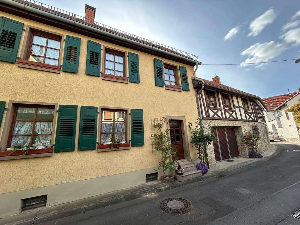 Immobilie in Gau-Algesheim - Charmantes Zweifamilienhaus im Herzen von Gau-Algesheim - Bild 0