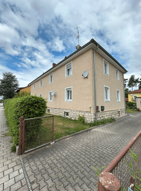 Immobilie in Maxhütte-Haidhof - Ein Doppelhaus mit 4 vermieteten Wohnungen in Maxhütte-Haidhof  - Bild 3