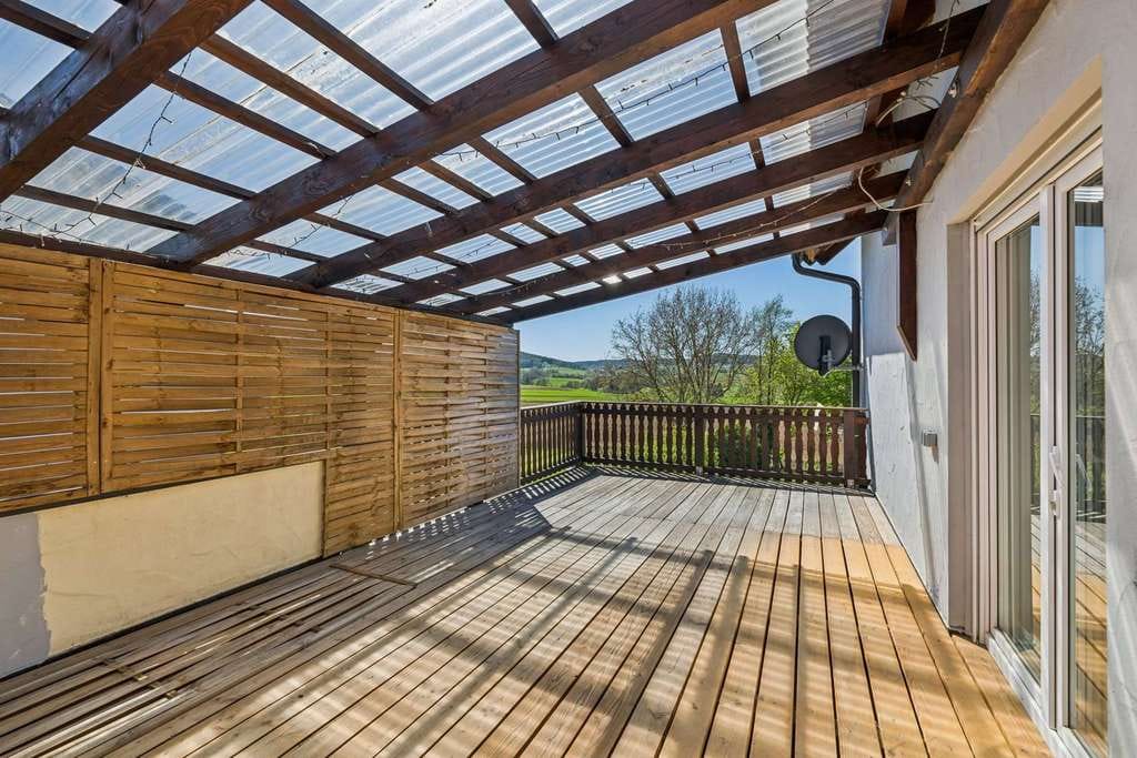 Immobilie in Mistelgau - Exklusives Investment – großzügige Maisonette-Wohnung mit Balkonterrasse und Hauscharakter - Bild 2