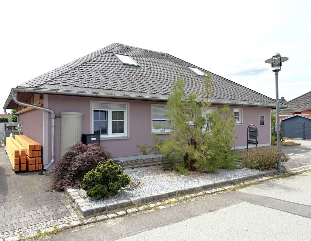Immobilie in Strehla - Modern, ebenerdig, kleinstädisch: Dieser Bungalow in Strehla vereint alle Ihre Wünsche! - Bild 2