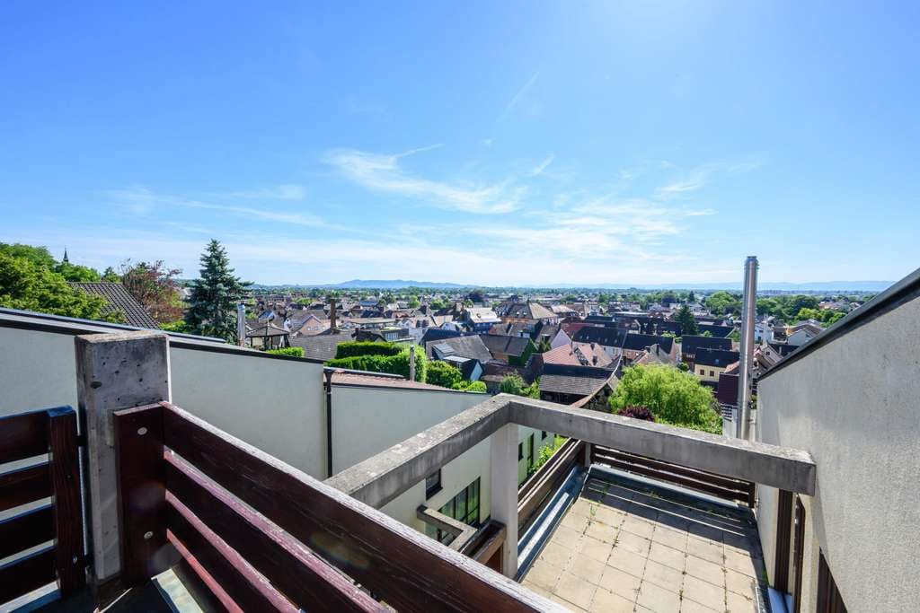 Immobilie in Herbolzheim - Panoramablick inklusive: Großzügiges Zuhause mit Hauscharakter und drei Terrassen - Bild 1