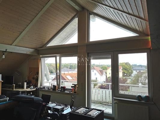 Immobilie in Wolpertswende - Helle und gemütliche 3 Zimmer-Dachgeschoss-Wohnung mit Balkon - Bild 0