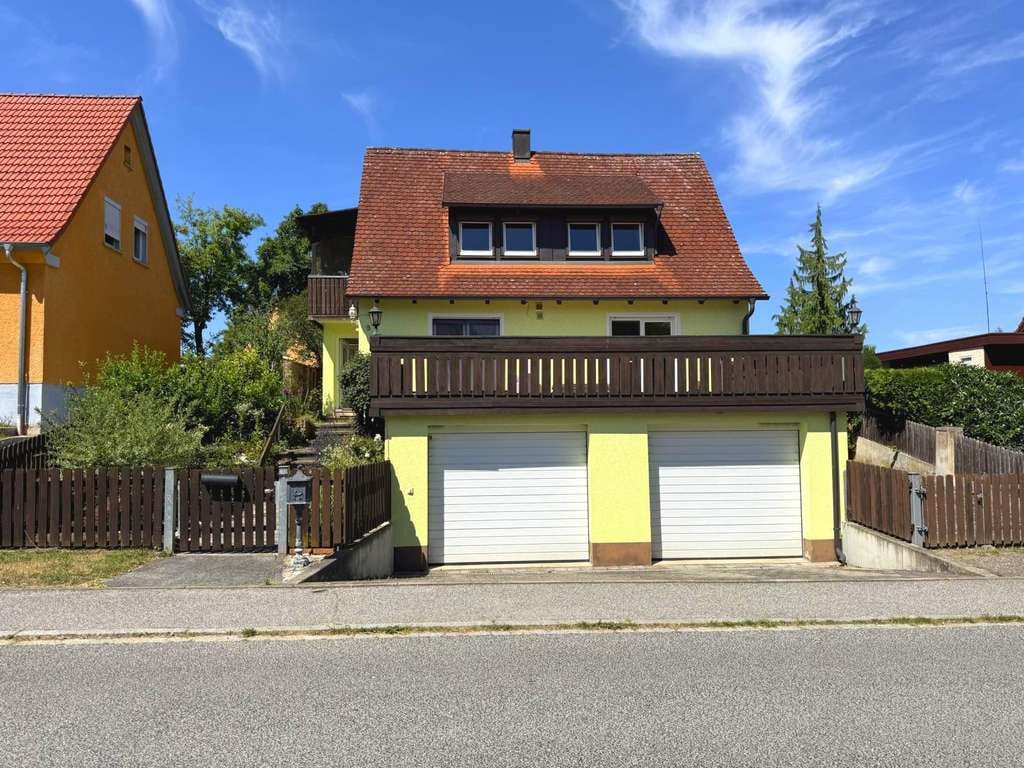 Immobilie in Abenberg - KILIAN IMMOBILIEN! EFH MIT 2 WOHNUNGEN MIT 146 M² WFL IN ABENBERG! KELLER * EBK * 3 GARAGEN - Bild 2