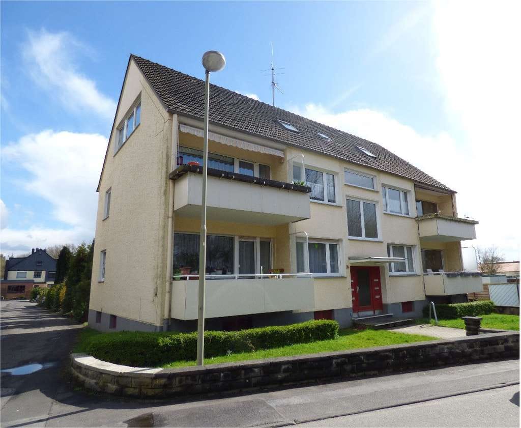 Immobilie in Leichlingen - NEU: Solides Investment - Vollvermietetes 6-Familienhaus mit 6 Garagen am Stadtrand von Leichlingen - Bild 0