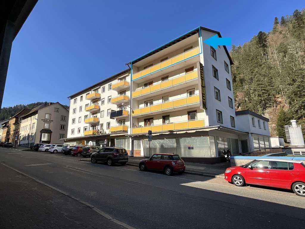 Immobilie in Triberg im Schwarzwald - Wohnen mit Potenzial – 3-Zimmer-Eigentumswohnung in zentraler Lage von Triberg! - Bild 0