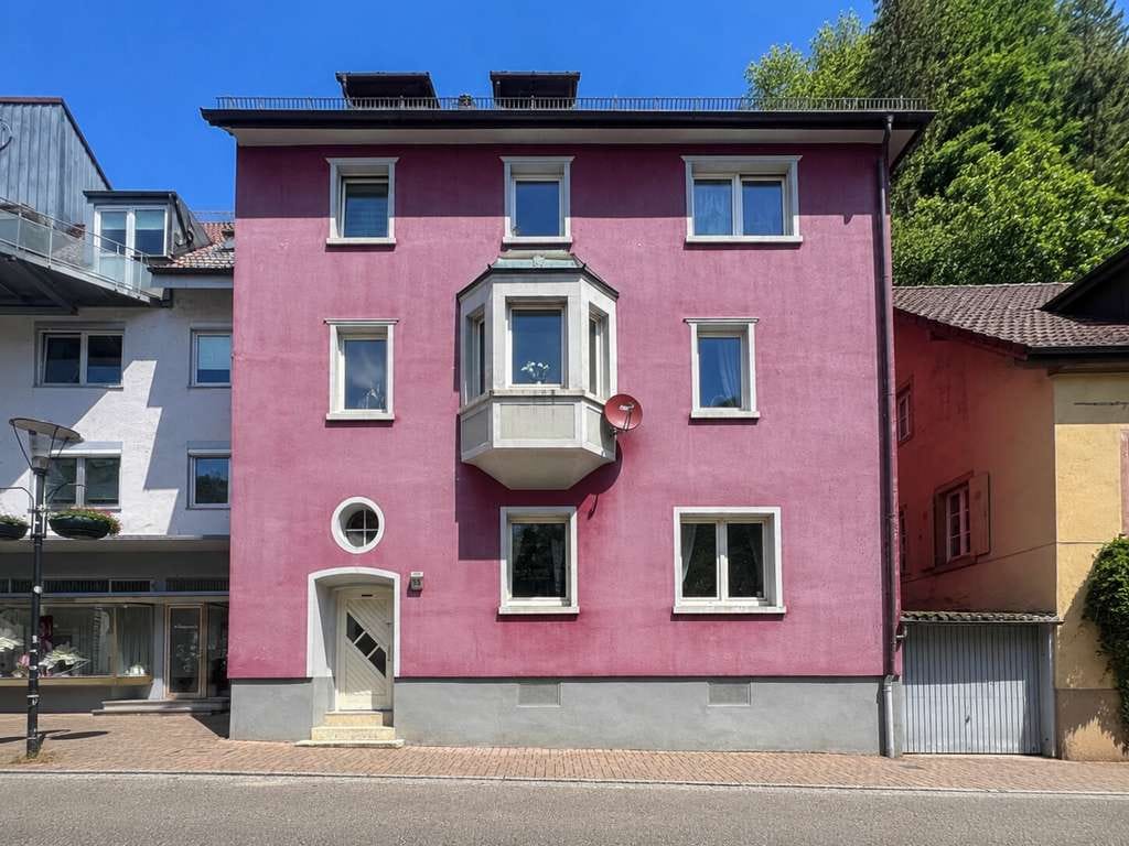 Immobilie in Zell im Wiesental - Investoren Aufgepasst! Renoviertes Mehrfamilienhaus mit über 6% Mietrendite! in Zell i.W. - Bild 0