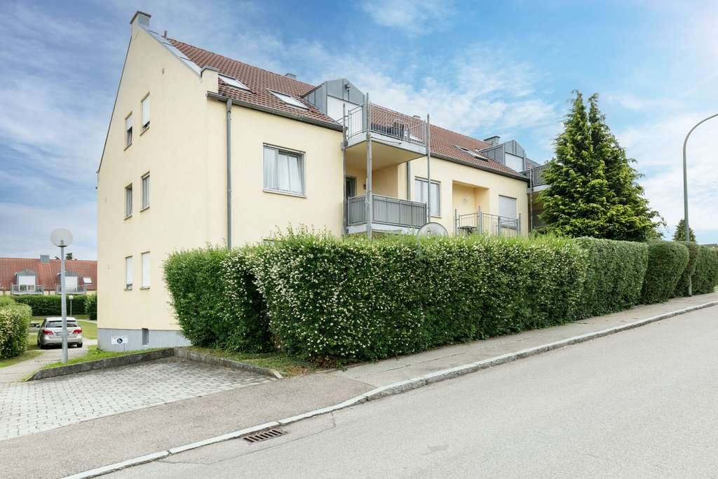Immobilie in Ichenhausen - Einziehen oder clever investieren: Hübsche 3-Zimmer-Wohnung mit Loggia & TG - Bild 0